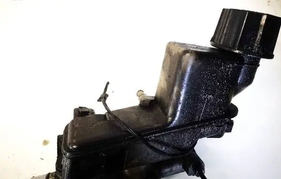 Mazda 6 Brake fluid reservoir 