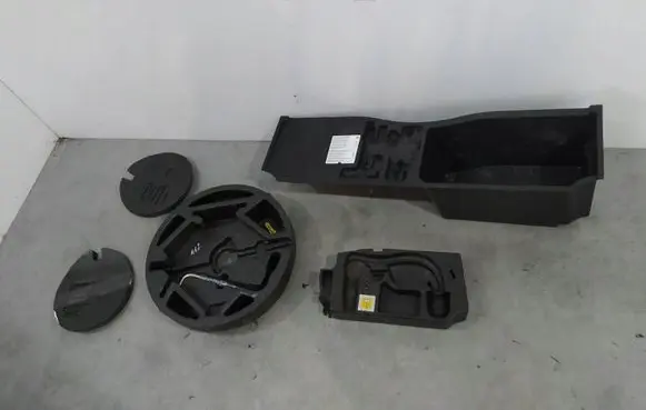 BMW X5 E70 Spare wheel section trim 