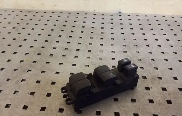 Subaru Outback Electric window control switch 157526