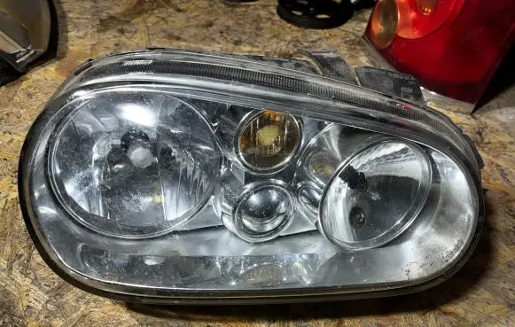 Volkswagen Golf IV Headlight/headlamp 083411108R 081411130L 084411183R