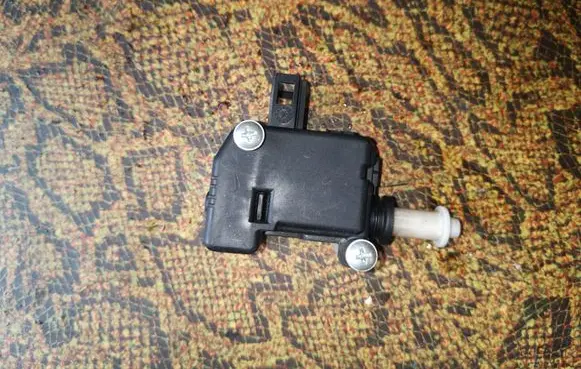 Fuel tank cap lock motor
