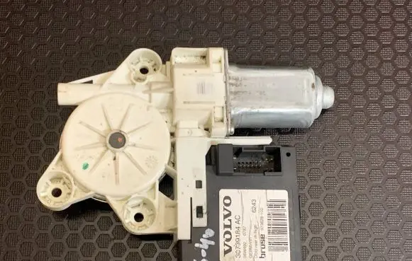 Volvo S40 Rear door window regulator motor 30739184AC 06W492 973628102