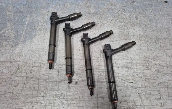 Opel Corsa C Fuel injector TJBB01901D
