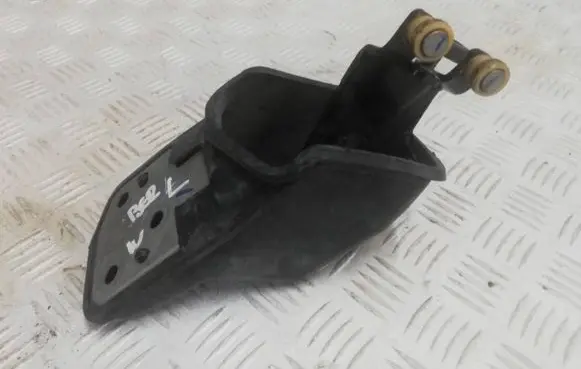 Opel Combo E Sliding door upper roller guide/hinge 9833303280