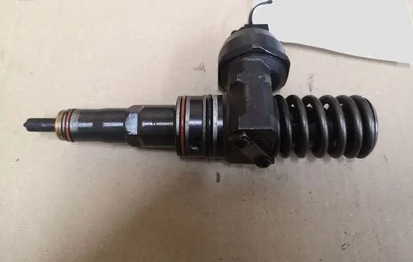 Volkswagen Polo Fuel injector 045130073T