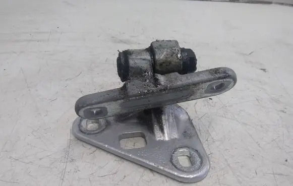 Mercedes-Benz E W211 Front door upper hinge