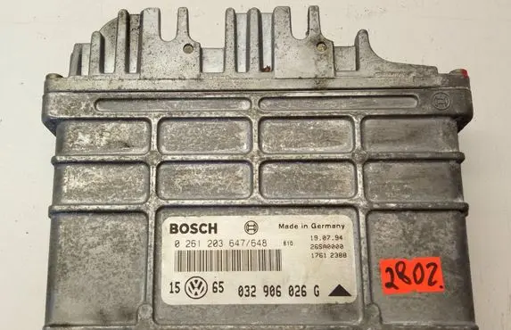 Volkswagen Golf III Engine control unit/module 032906026G