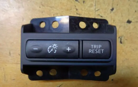 Nissan Qashqai Cruise control switch 41226C