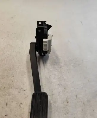 Volvo S60 Accelerator throttle pedal 30636003