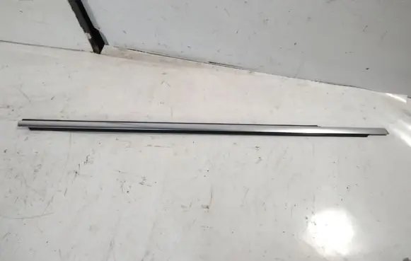 Volkswagen PASSAT CC Front door glass trim molding 3C8837476