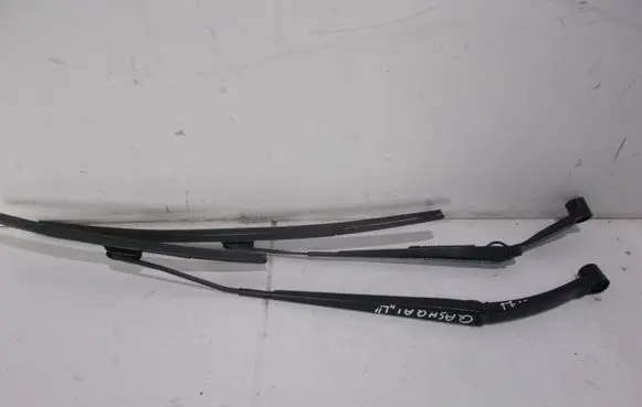 Nissan Qashqai Front wiper blade arm