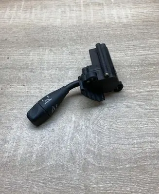 Mercedes-Benz E W211 Steering wheel adjustment switch A0005453022