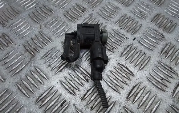 Seat Alhambra (Mk1) Valve vacuum 1J0906283C