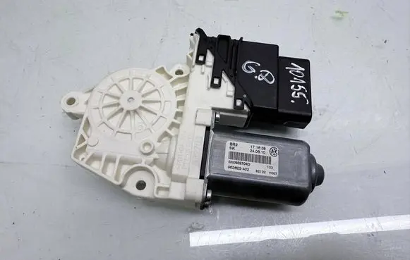 Volkswagen Tiguan Rear door window regulator motor 5N0959704D 5K0959795