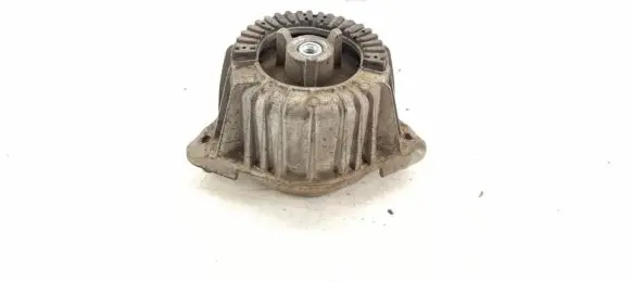 Mercedes-Benz E W212 Engine mount bracket 2042402317 2042405017