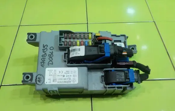 Fiat Doblo Fuse box set 00519217570 BEZPIECZNIKOW
