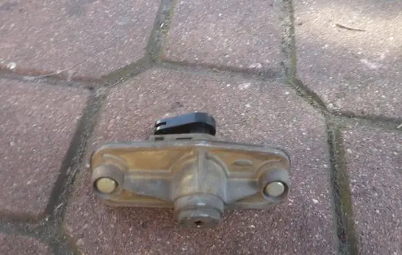 Ford Mondeo Mk III Front door lock (next to the handle) 