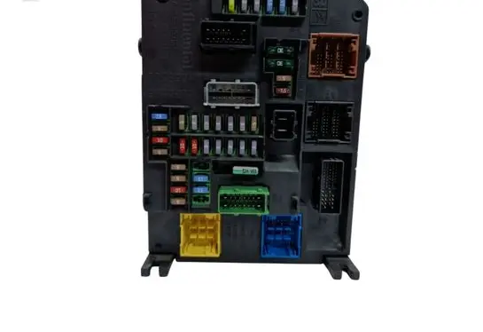 Peugeot 508 Fuse module 9664992380