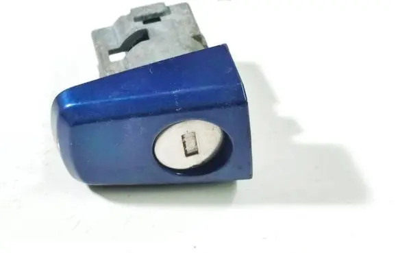 Opel Astra H Front door lock (next to the handle) 
