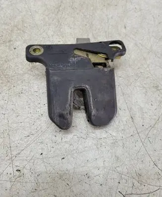 Audi A4 S4 B5 8D Tailgate/trunk/boot lock/catch/latch 8D5827505