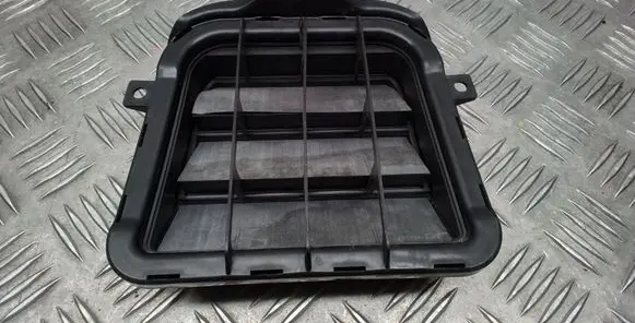 Porsche Macan (95B) Quarter panel pressure vent 8K0819181B