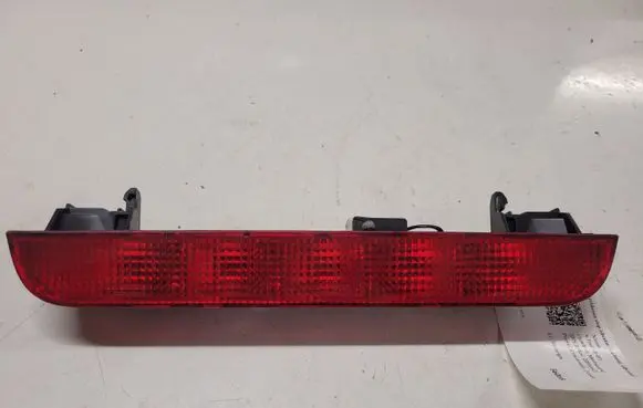 Nissan X-Trail T30 Third/center stoplight P1842