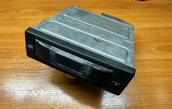 BMW 5 E60 E61 CD/DVD changer 6956939 600641050542