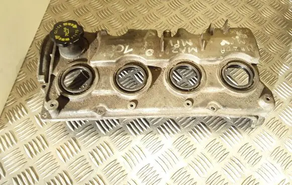 Mazda MPV Rocker cam cover RF5C