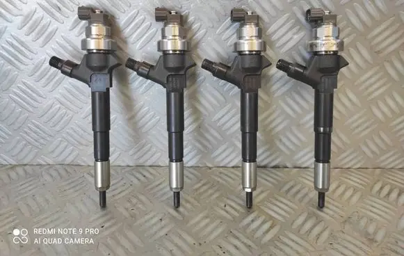 Opel Meriva B Fuel injector 55567729 03N02136