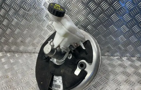 Peugeot 5008 II Brake booster 9807687080