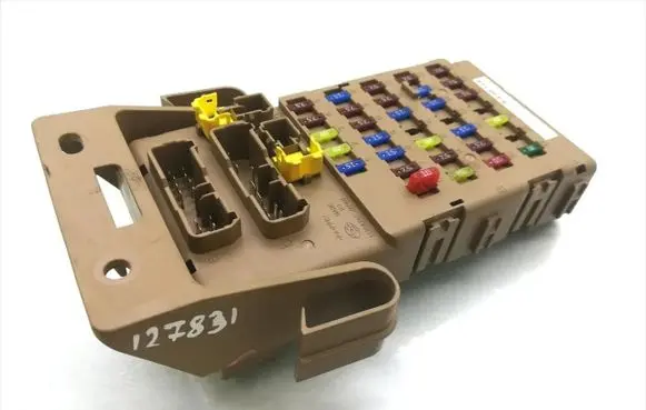 Subaru Legacy Fuse module 82201AJ000 907064
