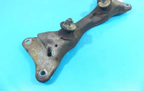 Gearbox mounting bracket