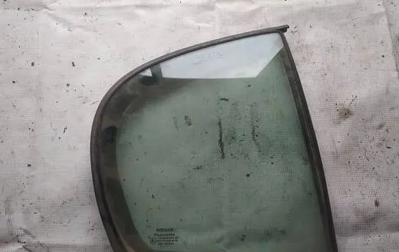 Nissan Almera N16 Rear vent window glass as2
