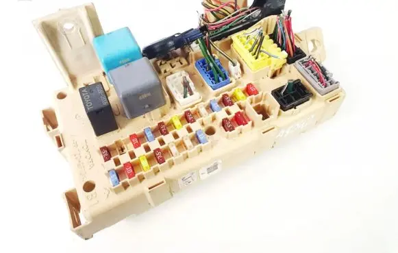 Toyota Avensis T250 Fuse box set 8264105020a 82641-05020-a