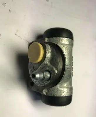 Renault Clio I Rear brake cylinder 