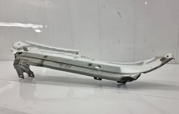 Audi Q7 4L Fender mounting bracket 4L0805175