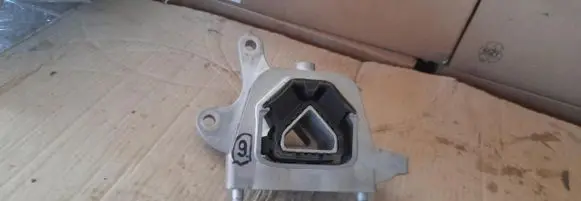 Peugeot 208 II Engine mount vacuum valve 9826551380