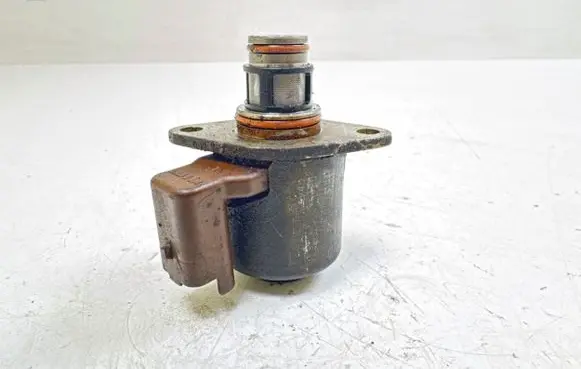 Nissan Note (E11) Fuel pressure regulator 