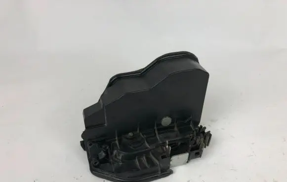 BMW X3 F25 Front door lock 7318416