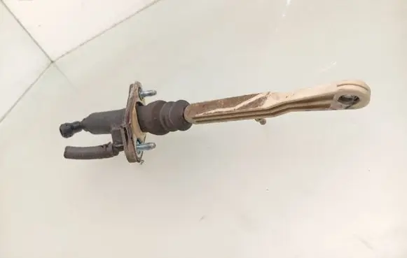 Volvo S80 Clutch master cylinder 8636540