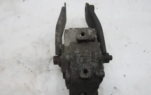 Volvo S60 Engine mount vacuum valve 8070A116