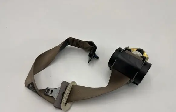 Jaguar XK8 - XKR Rear seatbelt HJE7061AB 530073201