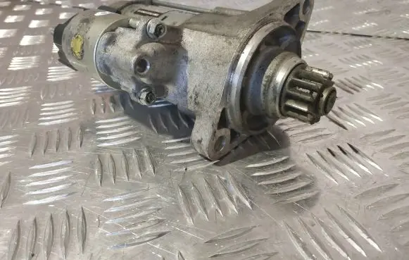 Volkswagen Caddy Starter motor 02E911023M