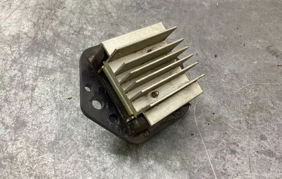 Heater blower motor/fan resistor