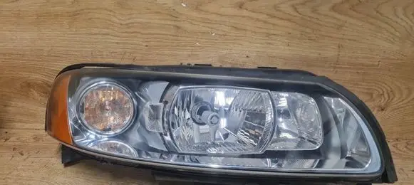 Volvo V70 Headlight/headlamp 30784250