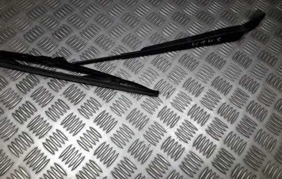 Toyota Land Cruiser (HDJ90) Front wiper blade arm