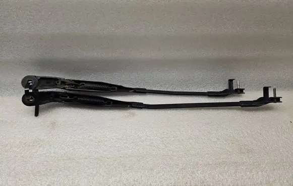 Volkswagen PASSAT B5.5 Front wiper blade arm 3B1955409C 3B1955410C