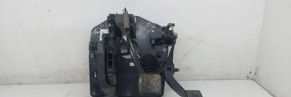 Mercedes-Benz A W168 Accelerator throttle pedal A1682902701 400400N 1390832