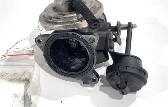 Volkswagen Golf IV Engine shut-off valve 038129637