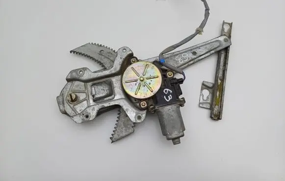Honda CR-V Front door window regulator with motor 